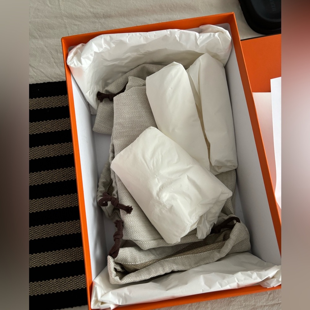 Hermes Chypre sandals 8,5 Etoupe 100% authentic comes with collateral & receipt - Picture 7 of 10